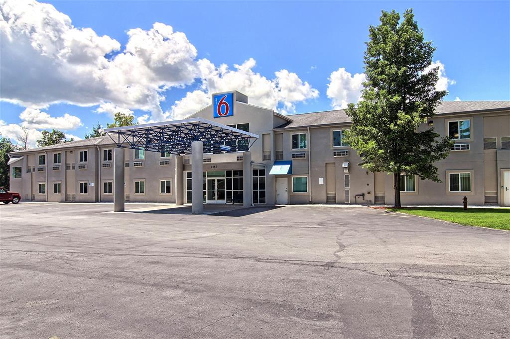 Seasons Inn Traverse City Extérieur photo