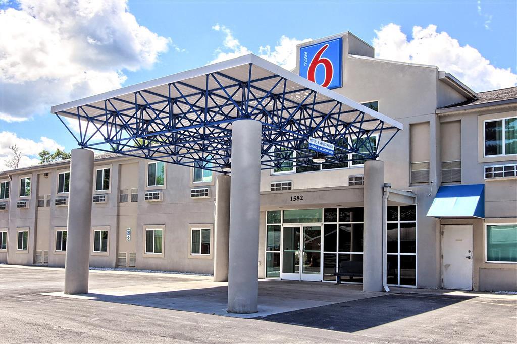 Seasons Inn Traverse City Extérieur photo
