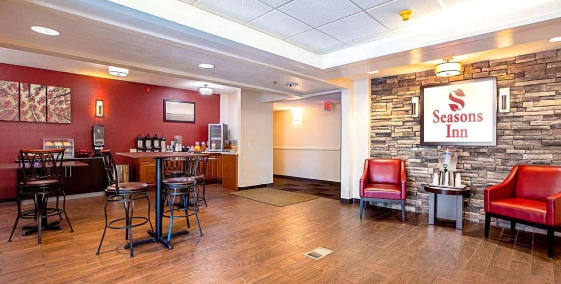 Seasons Inn Traverse City Extérieur photo