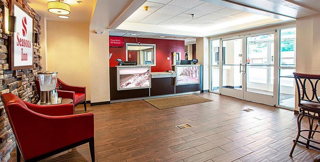 Seasons Inn Traverse City Extérieur photo